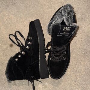 Roxy Black Faux-Fur Lace-Up Winter Boots